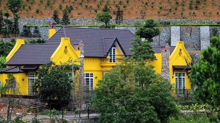 Theo kết luận thanh tra, UBND huyện Sóc Sơn không kiên quyết chỉ đạo khắc phục vi phạm theo các Kết luận của Thanh tra và ý kiến chỉ đạo các cấp. UBND các xã buông lỏng quản lý, thiếu trách nhiệm dẫn đến nhiều vi phạm về đất đai, mua bán chuyển nhượng, vi phạm trật tự xây dựng. Ảnh: Vietnamnet.