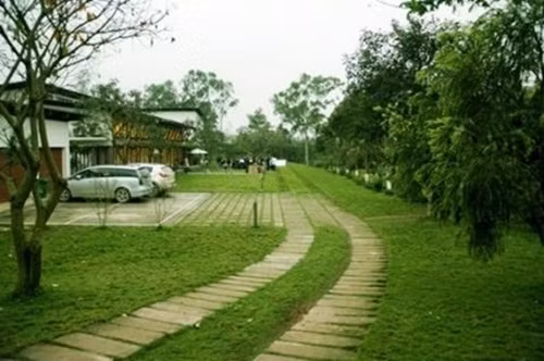 Thanh tra TP Hà Nội cũng kiến nghị chuyển hồ sơ sang cơ quan điều tra Công an TP với những vi phạm trong việc chứng thực, xác nhận mua bán, chuyển nhượng đất dẫn đến xây dựng công trình vi phạm quy hoạch rừng năm 2008. Ảnh: Baodatviet.