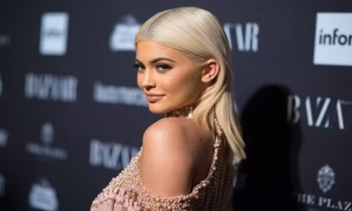 Theo các chuyên gia, sự thành công của Kylie Jenner đến từ sức ảnh hưởng của cô và chiến lược truyền thông xã hội. Ảnh: Maxim.