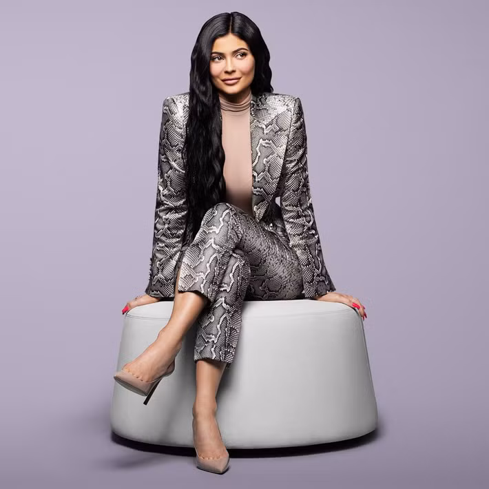 175 triệu người theo dõi trên mạng xã hội giúp cô bành trướng đế chế mỹ phẩm mang tên Kylie và thu về hàng trăm triệu USD mỗi năm. Ảnh: Forbes.