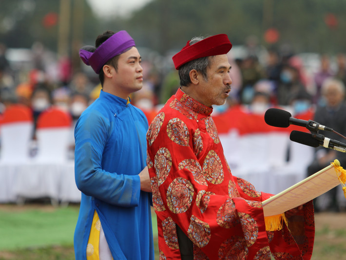 Đọi Sơn nằm trong quần thể danh thắng núi Đọi - sông Châu đã đi vào thi ca, nhạc họa. Ở đó có chùa Long Đọi Sơn - nơi tâm linh chốn Tổ - do vua Lý Thánh Tông và vương phi Ỷ Lan chủ trì xây dựng từ năm 1054.