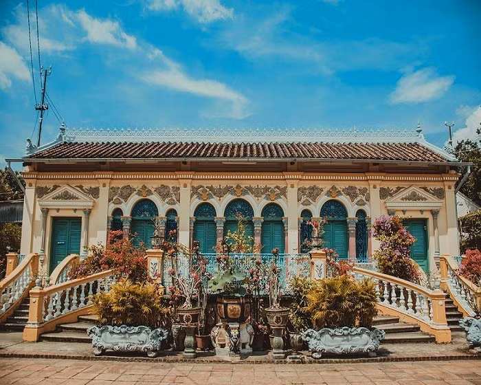 Toạ lạc trên đường Bùi Hữu Nghĩa, nhà cổ Bình Thuỷ được xây dựng từ năm 1870 trên tổng diện tích khoảng 6.000m2. Ảnh: Vinpeal