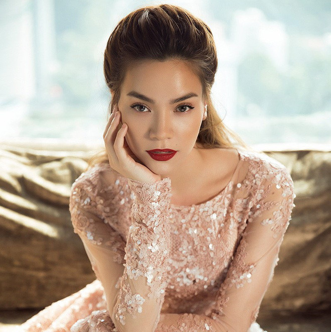 Hồ Ngọc Hà cùng NTK Lý Quý Khánh cũng âm thầm quyên góp được 3 tỷ đồng cho công tác phòng chống dịch Covid-19 và cứu trợ bà con miền Tây bị hạn mặn.