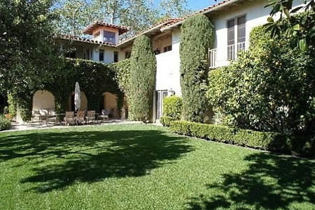 Trong đó, tài tử Tom Hanks sở hữu nhiều bất động sản đắt giá. Đáng chú ý là biệt thự tại Los Angeles ông từng rao bán với giá 5,25 triệu USD. Ảnh: Getty.