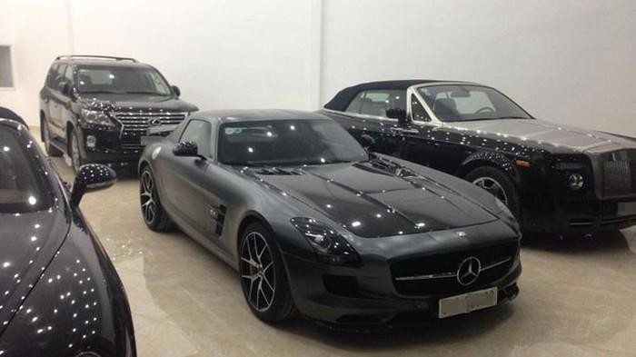 Gia đình ông Johnathan Hạnh Nguyễn này cũng được nhắc đến với bộ xe Rolls-Royce phiên bản khác nhau, hay chiếc xế sang Lexus và đặc biệt là Maybach 62S. Ảnh: Người đưa tin.