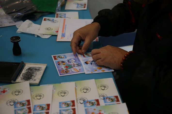 Bộ tem được cung ứng tại 63 Bưu điện tỉnh, thành phố và được lưu hành rộng rãi tại 192 quốc gia và vùng lãnh thổ thuộc Tổ chức Liên minh Bưu chính thế giới. Bên cạnh việc phát hành bộ tem, Bưu điện Việt Nam cũng đưa ra các sản phẩm cùng chủ đề: phong bì FDC, bưu thiếp, tem truyền thông....