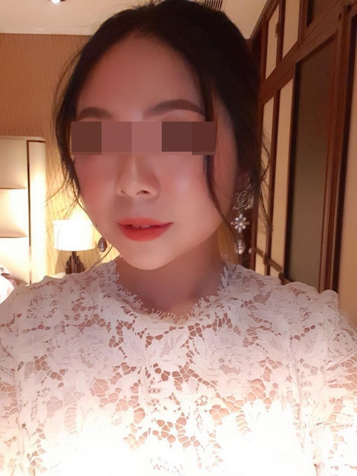 Cô hiện là quản lý một khách sạn của gia đình có địa chỉ ở phố Trúc Bạch.