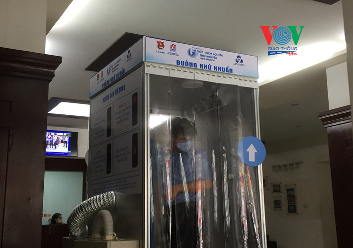 Một số quốc gia khác có việc khử khuẩn nhưng trong phòng sạch dùng áp lực âm. Ảnh: VOV.