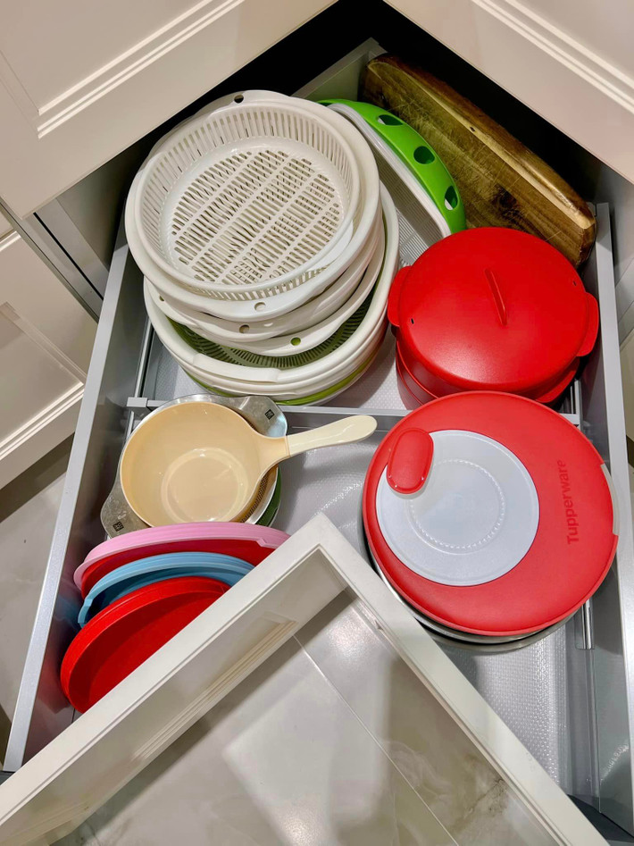 Ngăn để xửng hấp, rổ rá.