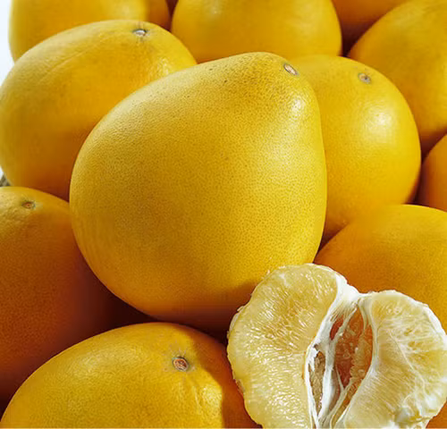 Bưởi Trung Quốc bán tại Việt Nam có 2 loại, gồm bưởi tép đỏ và bưởi tép trắng, song hình thức bên ngoài của hai loại này giống hệt nhau. Ảnh: Vietq.