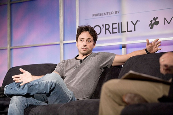 Khi có thời gian rảnh, Sergey Brin (cùng với Larry Page là đồng sáng lập của Google) thường xuyên tham gia vào các môn thể thao mạo hiểm như nhào lộn, nhảy dù cùng các hoạt động mang tính thách thức giới hạn của cơ thể khác.