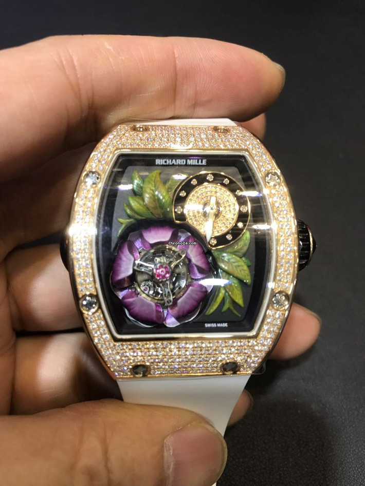 Các mẫu đồng hồ Richard Mille không đơn thuần chỉ là đồng hồ mà đó còn là những cỗ máy cơ khí tỉ mỉ. Ảnh: Chrono24.