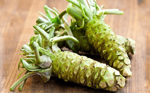 Hiện tại, rễ của wasabi được bán với giá khoảng 2 triệu đồng/kg, thậm chí có thời điểm khan hàng, giá đội lên tới 4,9 triệu đồng/kg. Ảnh: Hewel.