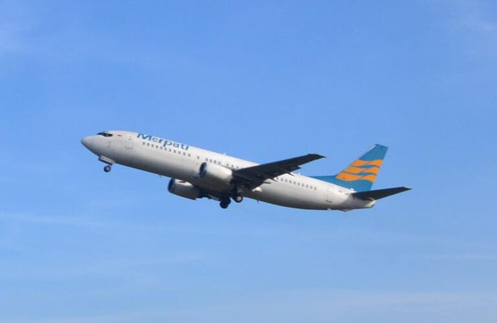 Một đại diện khác đến từ Indonesia là Merpati Airlines. Hãng này có hơn 50 người thương vong trong vụ tai nạn nghiêm trọng. Merpati Airlines bị cấm bay tại không phận châu Âu vì lý do an toàn.