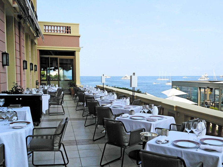 Giá mỗi đêm ở đây từ 260 USD.