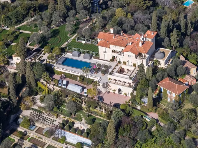 Đồng sáng lập Microsoft – Paul Allen từng sở hữu Villa Maryland – một biệt thự 18 phòng ngủ trên đỉnh đồi tại đây.