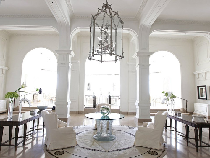 Đến năm 2011, Grand-Hôtel du Cap-Ferrat là một trong 8 khách sạn ở Pháp được gọi là “cung điện” – phân hạng mới cho các khách sạn xa xỉ trên 5 sao thông thường. Giá mỗi đêm cho khách sạn này từ 1.450 USD trở lên.