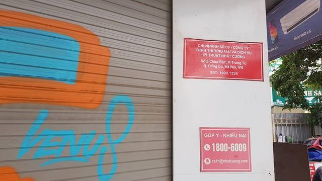 Mặc dù số Hotline có ở các cửa hàng, nhưng cũng không thể liên hệ được với doanh nghiệp này.