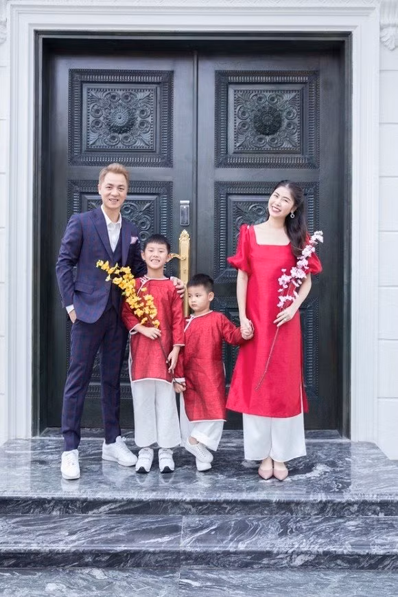 Biệt thự của Đăng Khôi có 3 tầng, mang phong cách cổ điển. Ảnh: FBNV.