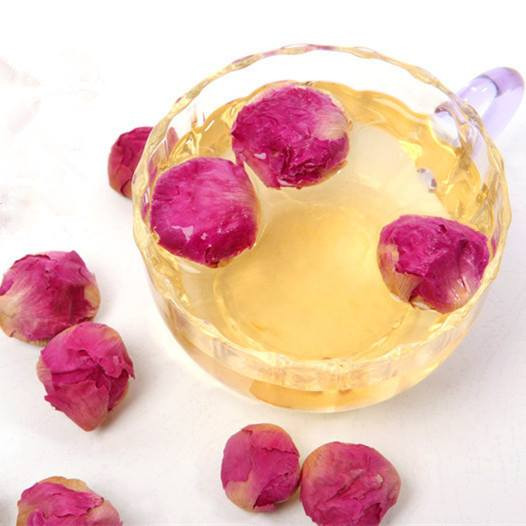 Tương tự, chị Mai Ngọc (Cổ Nhuế, Bắc Từ Liêm, Hà Nội) cũng tìm và đặt mua tới 5 hộp trà hoa mẫu đơn - thảo mộc thiên nhiên vừa để dùng vừa làm quà biếu Tết.