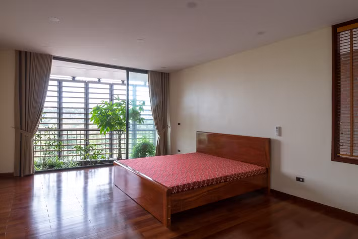 Phòng ngủ đơn giản và thoáng đãng.