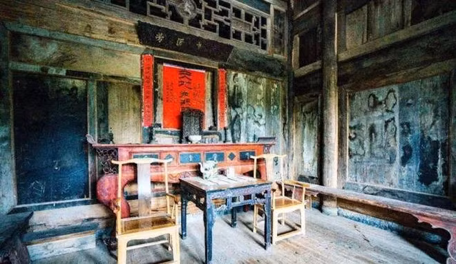 Hiện tại, sau khi được chính quyền cho người tân trang lại, ngôi nhà gỗ đã được liệt vào danh sách cổ vật thuộc Bảo tàng Văn hóa Lâm nghiệp Hồ Bắc, thu hút đông đảo du khách đến tham quan mỗi năm. Ảnh: 163