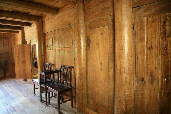 Gỗ nanmu vàng không chỉ có màu sắc đẹp mắt mà còn có nhiều ưu điểm vượt trội khác như chống mối mọt, độ bền cao, hương thơm thoang thoảng dễ chịu. Ảnh: 163