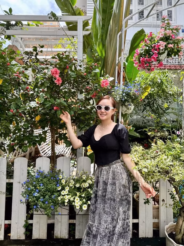 Trước đó, Vy Oanh từng đăng tải nhiều góc trong không gian sống của mình. Ảnh: FBNV