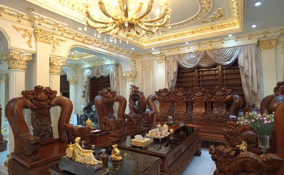 Đáng chú ý, toàn bộ căn nhà hầu như được làm từ những loại gỗ quý như thuỷ tùng, trầm, hương và đúc nguyên khối. Ảnh chụp màn hình NhaTo