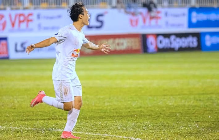 Trước đó, khi còn ở CLB HAGL, Văn Toàn cũng được xem là có mức lương cao top đầu V-League. Ảnh: Vietnamplus