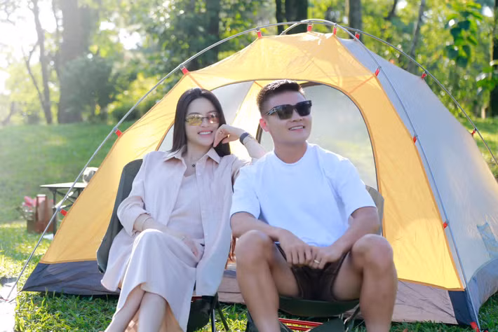 Bản thân Chu Thanh Huyền cũng nhận được loạt đồ hiệu cao cấp, trong đó có túi Hermes giá vài chục triệu đồng từ ông xã Quang Hải. Ảnh: FB Chu Thanh Huyền