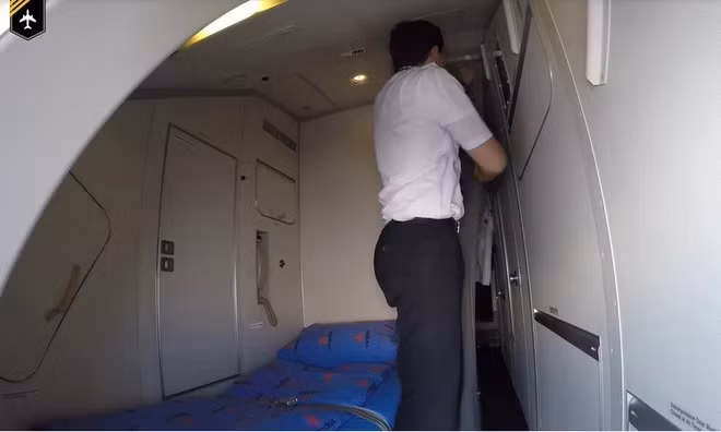 Tùy thuộc vào từng hãng hàng không và kích thước máy bay sử dụng, chỗ nghỉ ngơi của phi công được bố trí khác nhau. Ảnh: BI