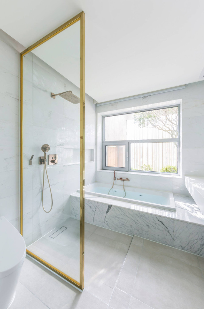 Bồn tắm sang trọng như khách sạn 5 sao.