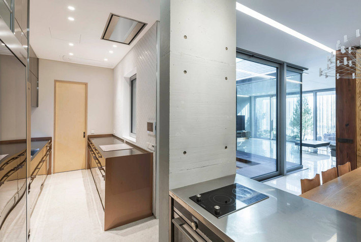 Mọi góc trong căn nhà đều thoáng đãng đến không ngờ. Nguồn ảnh: Dezeen.