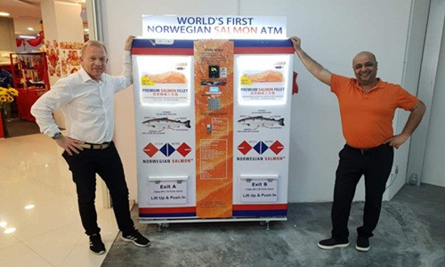 ATM cá hồi cung cấp cá hồi thuận tiện, dễ dàng và không dùng tiền mặt. Ảnh: Lyngseafood.