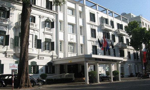 Được xây dựng năm 1901, Sofitel Legend Metropole Hà Nội là khách sạn cổ nhất tại Hà Nội. Khách sạn nằm gần hồ Hoàn Kiếm và Nhà hát Lớn. Ảnh: Zing.