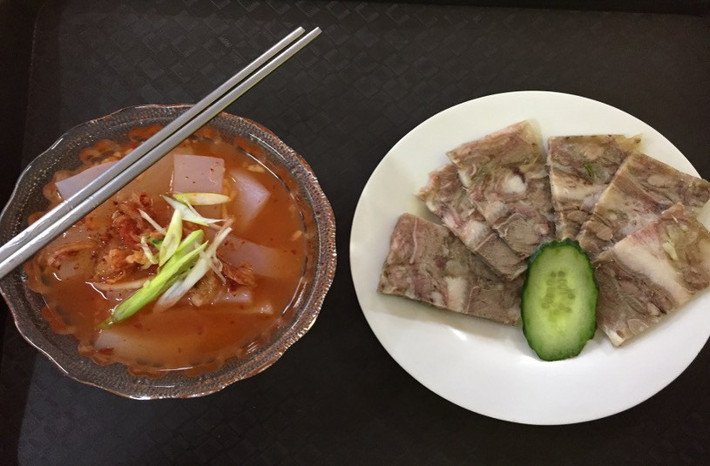 Trên tầng 3 còn có một khu ẩm thực Kwangbok nổi tiếng. Ảnh: Youngpioneertours.