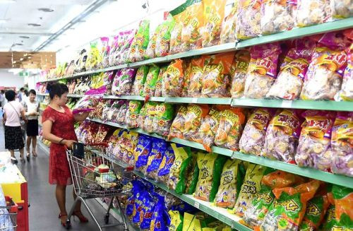 Bên cạnh sản phẩm trong nước, siêu thị còn có hàng nhập khẩu từ Trung Quốc, Nhật Bản, Việt Nam, Malaysia và Nga. Ảnh: Tumblr.