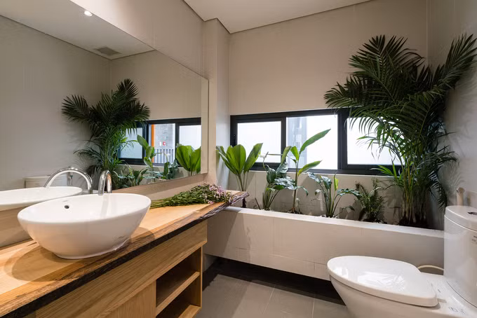 Từng góc nhỏ trong ngôi nhà 7 tầng đều được tận dụng để trồng cây xanh khiến ngôi nhà có vẻ đẹp mướt mắt.