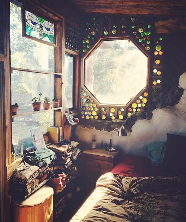 Đồ tái chế được tận dụng tối đa để tiết kiệm chi phí xây dựng.