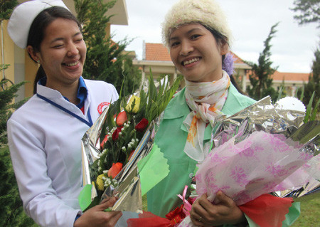 Chị Ngọc chia sẻ: “Giờ mình thấy yêu đời lắm, đọc báo thấy tin tức nói chuyện người ta tự tử tôi ghét lắm. Được sống là vui lắm rồi”.