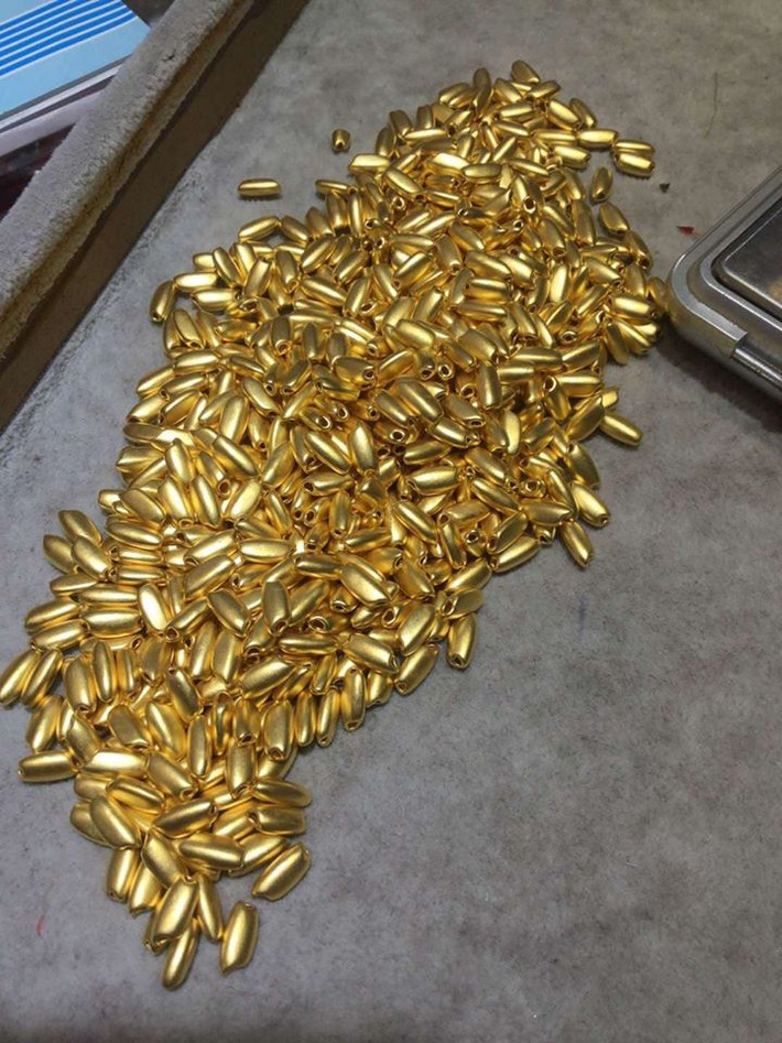 Ngoài ra còn có hạt gạo vào in hình chuột; hơn 2.000 hạt gạo Lộc và 2.000 hạt gạo Tài. Ảnh: Facebook.