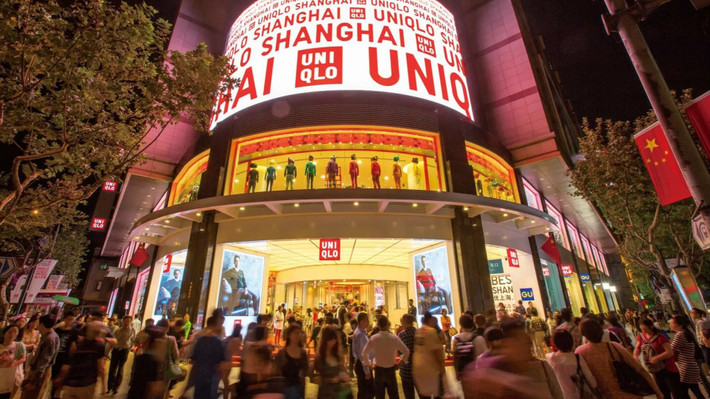 Khách hàng Uniqlo nhắm đến là những người muốn trở nên khác biệt so vói xu hướng. Đây được đánh giá là một mánh marketing khá kỳ lạ, nhưng lại giúp họ thành công.