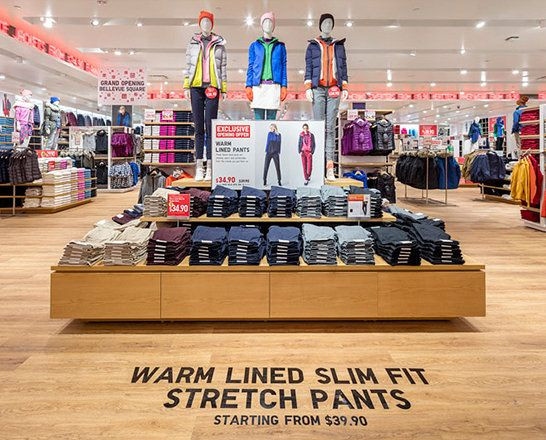 Phương châm của hãng quần áo Nhật Bản là dành cho tất cả mọi người. Các kệ giá trong một cửa hàng Uniqlo chất đầy những chiếc áo giống nhau. Áo phông chẳng in hình ảnh "ngầu" phù hợp với giới trẻ. Song chính điều này lại mang về lợi nhuận, bởi nó hướng đến những người không quan tâm xu hướng thời trang.