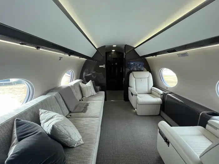 Chiếc Gulfstream G650ER mới hơn của Bezos được đăng ký là N758PB, được sử dụng thường xuyên hơn chiếc G650ER cũ của Bezos. Ảnh: BI