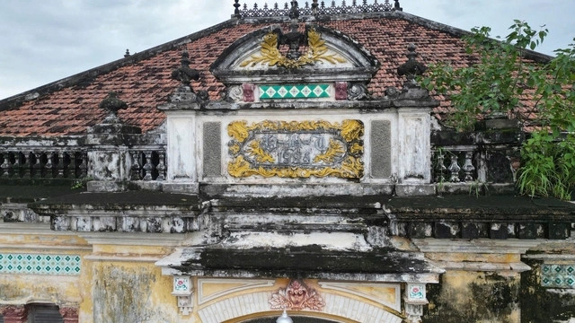 Căn biệt thự từng được thuê làm phim trường để quay những bộ phim liên quan đến thời kỳ phong kiến, trong đó có phim Người đẹp Tây Đô được nhiều người biết đến. Ảnh: Người lao động