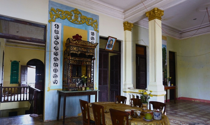 Từ ngoài vào trong là rất nhiều cột trụ lớn. Ảnh: Vietnamnet