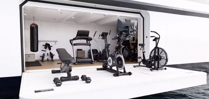  Du thuyền Wayfinder được bố trí thêm phòng tập thể dục ở boong dưới với các trang thiết bị đầy đủ để rèn luyện sức khỏe trị giá hàng triệu đô la. Ảnh: Boatinternational