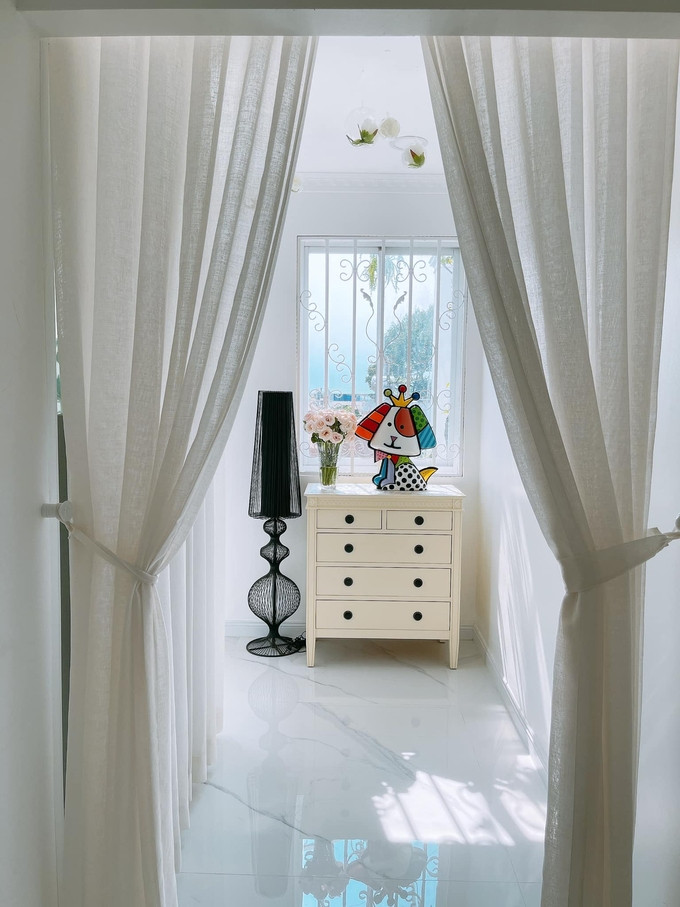 Góc nhà bên cửa sổ là nơi yêu thích của Lý Nhã Kỳ.