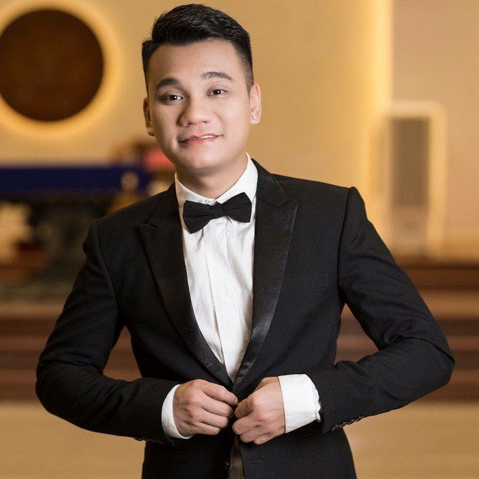 Khuya 1/7, Cao Thái Sơn lên tiếng về việc hát ca khúc Khắc Việt không vi phạm bản quyền. Ngay lập tức, nhạc sĩ Khắc Việt khẳng định từ trước đến nay, Cao Thái Sơn sử dụng bài của mình hát chùa đi kiếm tiền và không chịu gia hạn hợp đồng. Ảnh: Người lao động